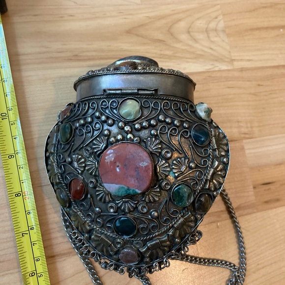 Vintage Sakai Shoulder Bag with stones and metal detail around purse - Picture 3 of 7